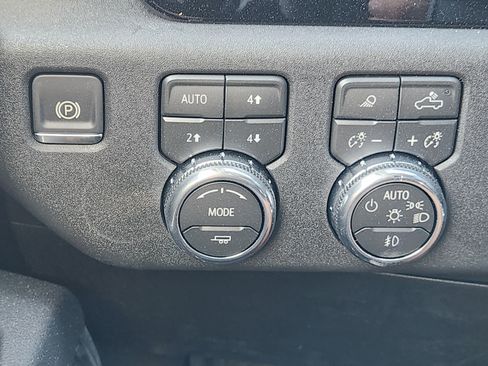 New 2026 GMC Sierra 1500 SLT AWD/4WD image 16