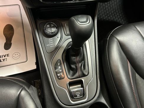 Used 2020 Jeep Cherokee Trailhawk w/ Cold Weather Group image 13