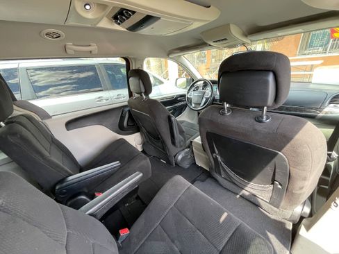 Used 2012 Chrysler Town & Country Touring w/ Entertainment Group #1 image 21