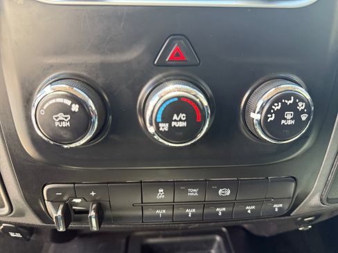 Used 2015 RAM 2500 Tradesman w/ Chrome Appearance Group AWD/4WD image 17