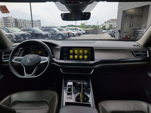 Used 2024 Volkswagen Atlas SEL AWD/4WD image 8