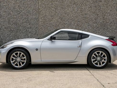 Used 2014 Nissan 370Z Coupe RWD image 10