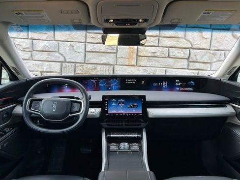 Used 2024 Lincoln Nautilus Premier w/ Equipment Group 102A image 10