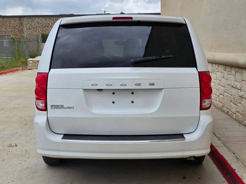 Used 2017 Dodge Grand Caravan SE w/ Power Window Group FWD image 4
