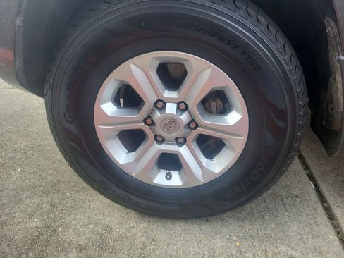 Certified 2019 Toyota 4Runner SR5 Premium image 32