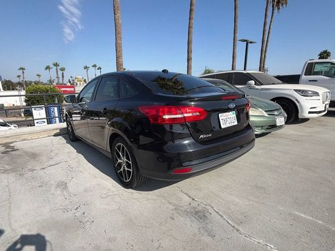 Used 2017 Ford Focus SEL FWD image 4