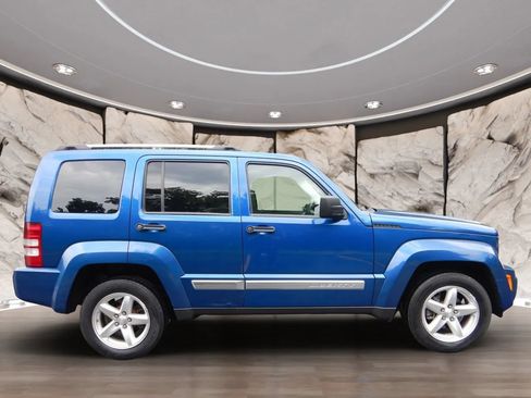 Used 2009 Jeep Liberty Limited w/ Premium Group AWD/4WD image 5
