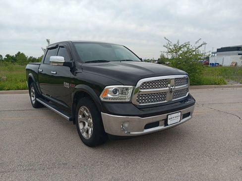 Used 2017 RAM 1500 Laramie w/ Convenience Group AWD/4WD image 2