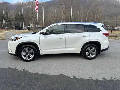 Used 2017 Toyota Highlander Limited image 7
