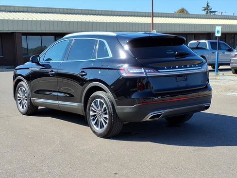 Used 2023 Lincoln Nautilus Standard w/ Premium Package image 3