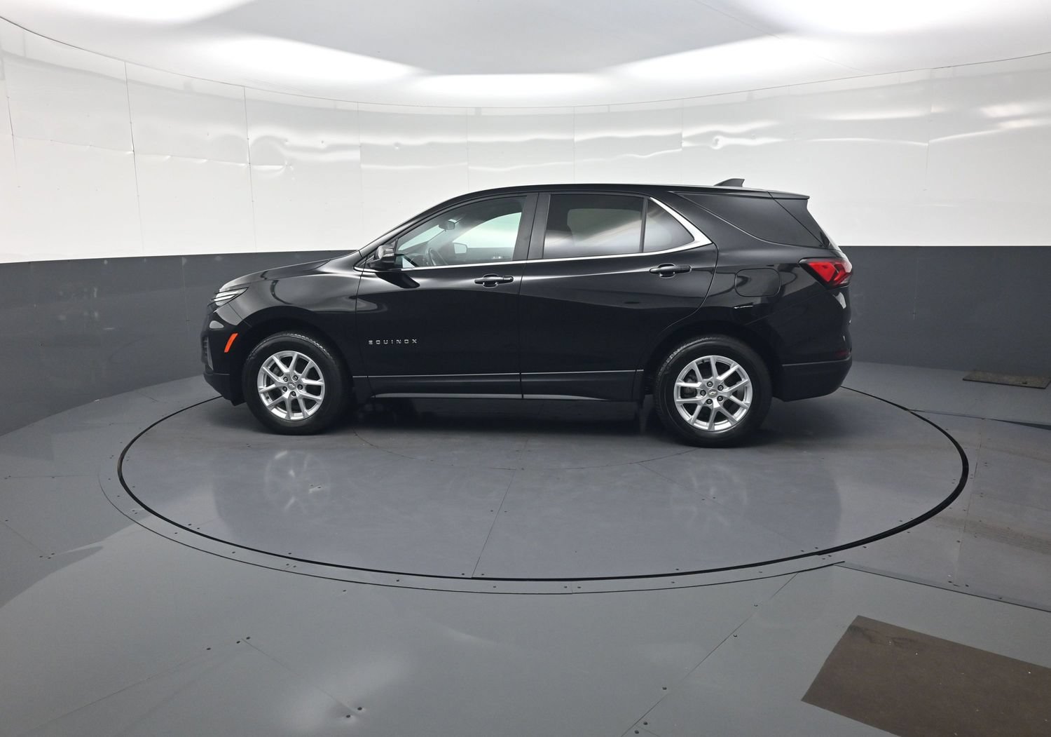 Used 2024 Chevrolet Equinox LT AWD/4WD image 6