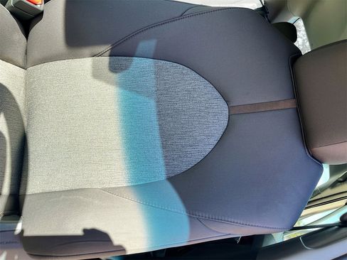 Used 2019 Toyota Camry LE image 18