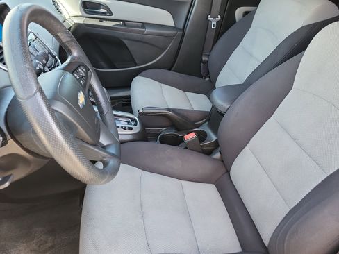 Used 2015 Chevrolet Cruze LS image 12