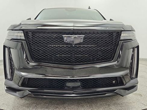 Used 2023 Cadillac Escalade ESV V w/ Heavy-Duty Trailer Package AWD/4WD image 10