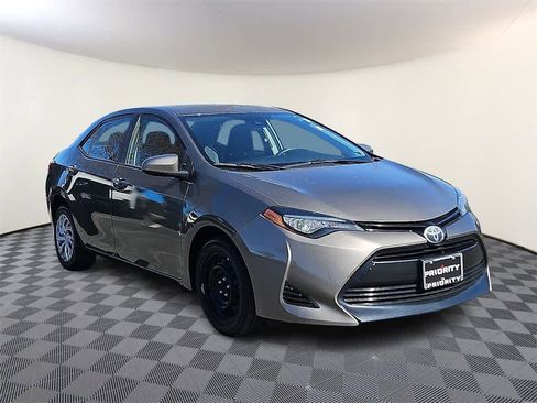 Used 2017 Toyota Corolla LE image 3
