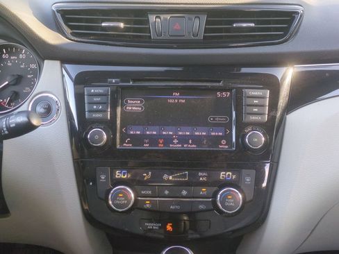 Used 2019 Nissan Rogue Sport SL AWD/4WD image 16