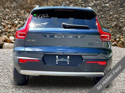 Used 2021 Volvo XC40 T4 Momentum FWD image 4