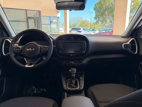 Used 2025 Kia Soul LX w/ LX Technology Package image 28