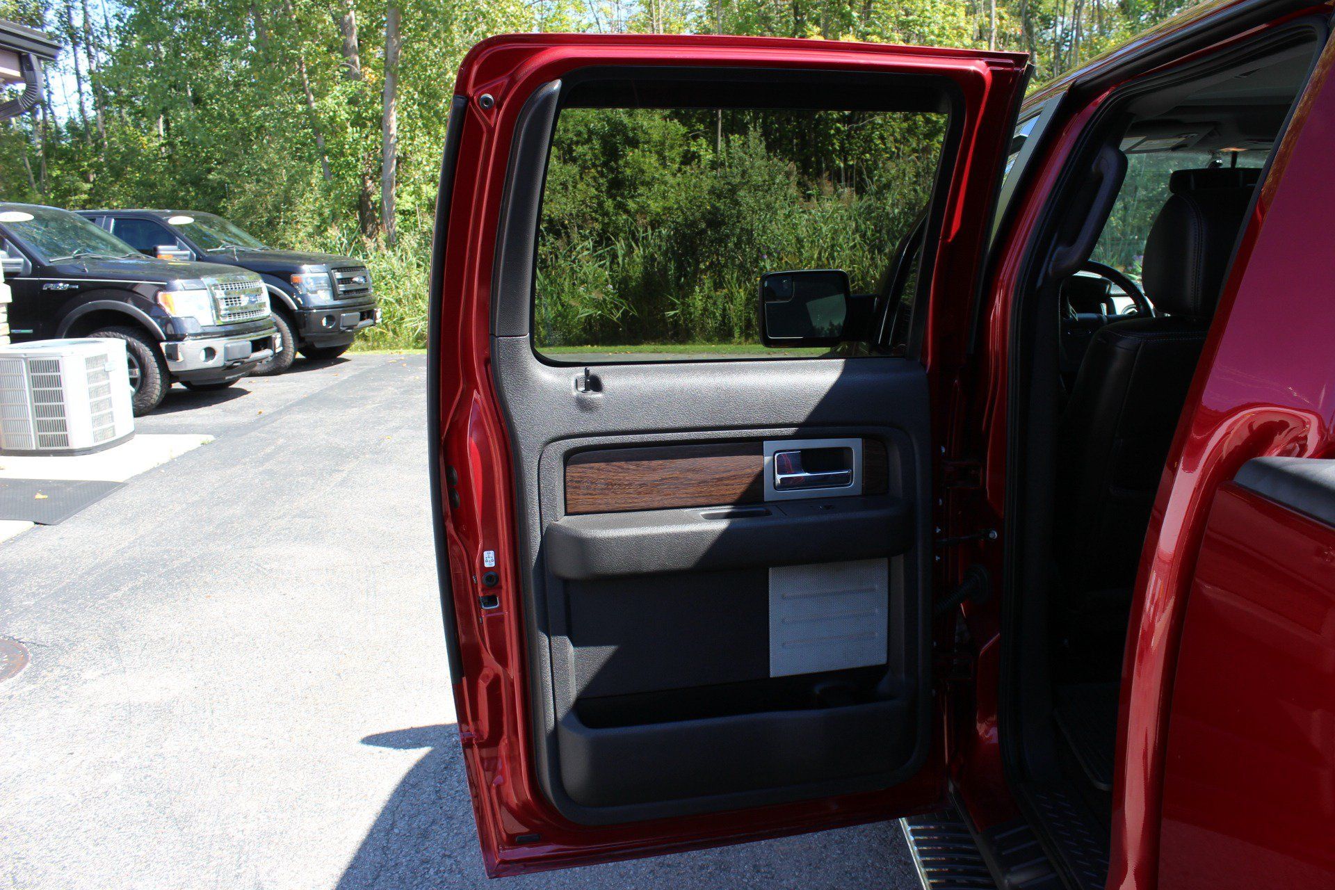 Used 2014 Ford F150 Lariat w/ Equipment Group 502A Luxury AWD/4WD image 29