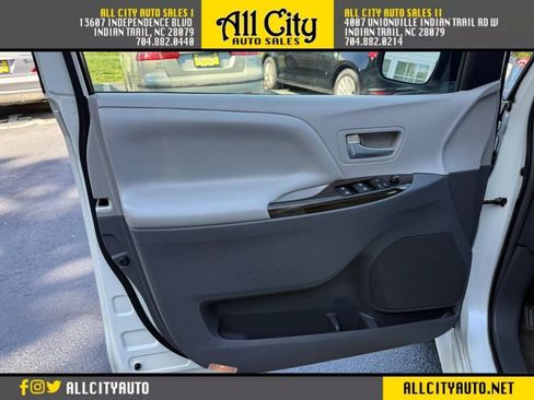 Used 2015 Toyota Sienna XLE Premium FWD image 22