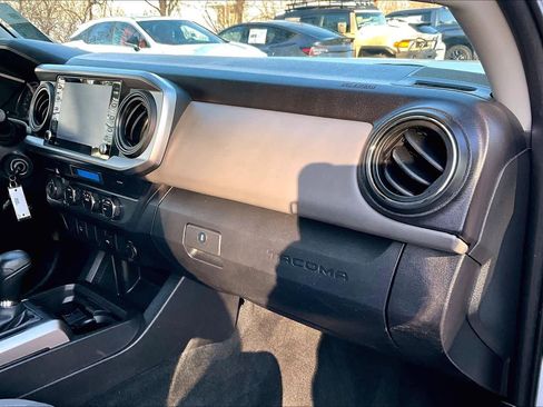 Certified 2022 Toyota Tacoma SR5 image 17
