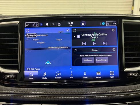 Used 2023 Chrysler Pacifica Limited FWD image 7
