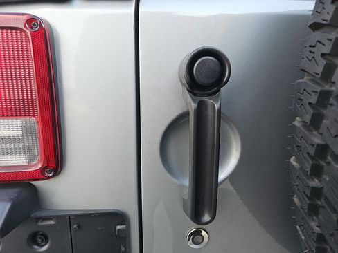 Used 2015 Jeep Wrangler Unlimited Sahara w/ Dual Top Group image 13