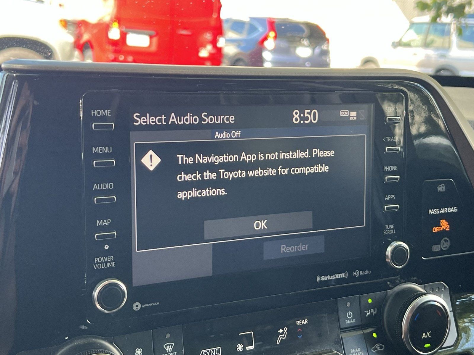 Used 2022 Toyota Highlander XLE AWD/4WD image 18