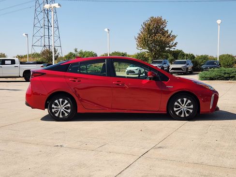 Certified 2022 Toyota Prius XLE AWD/4WD image 4