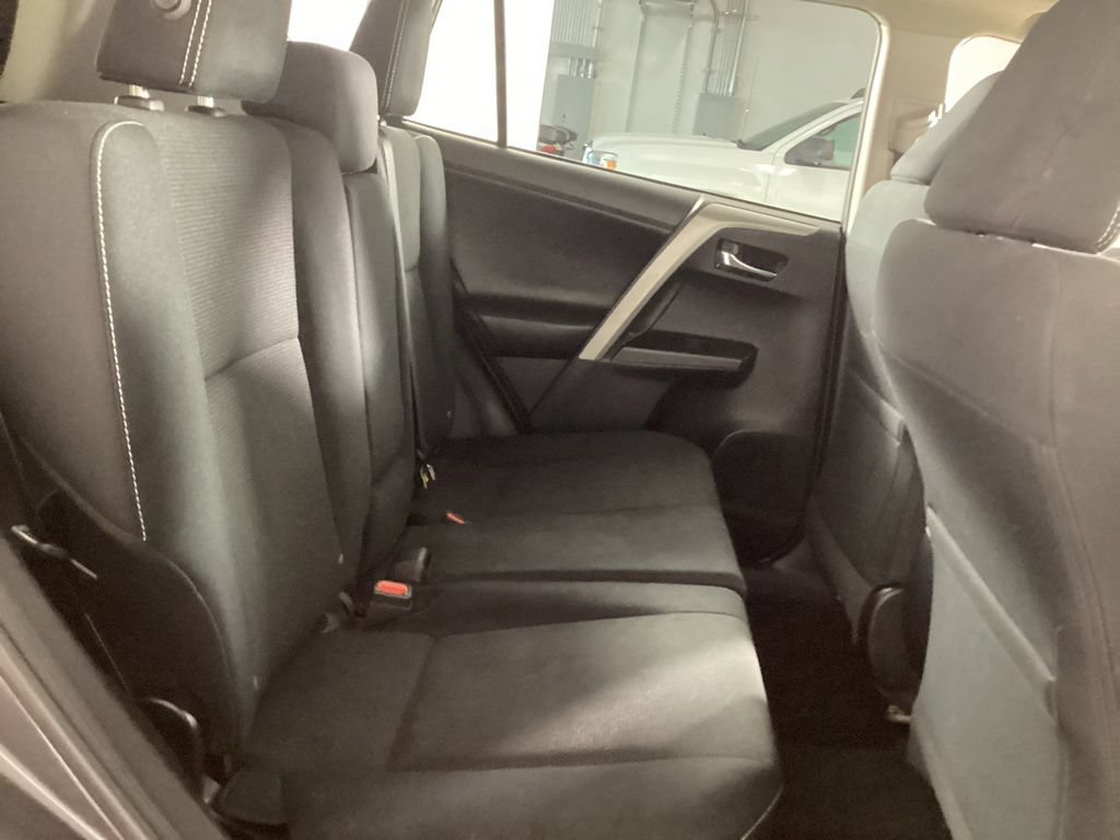 Used 2018 Toyota RAV4 XLE FWD image 20