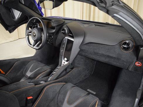 Used 2024 McLaren 750S Spider RWD image 22