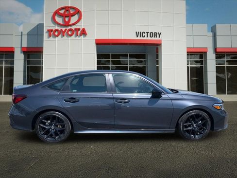 Used 2025 Honda Civic Sport image 2