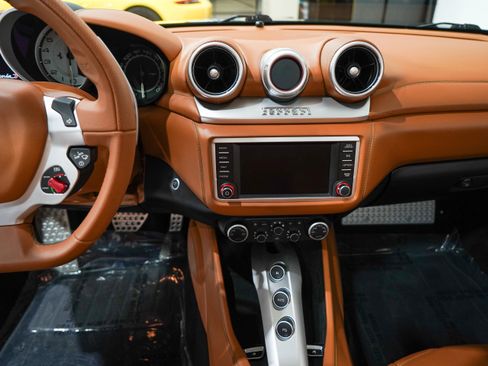 Used 2016 Ferrari California T RWD image 12