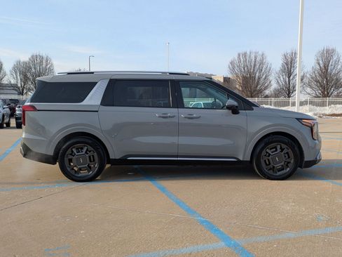 Used 2025 Kia Carnival SX image 5