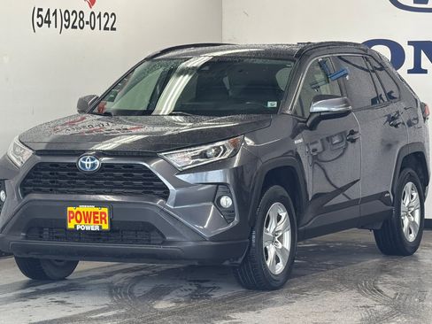 Used 2021 Toyota RAV4 XLE w/ Convenience Package image 7