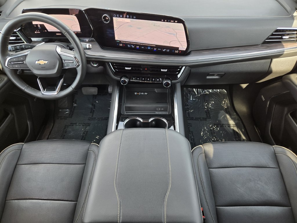 Used 2025 Chevrolet Suburban Premier RWD image 27