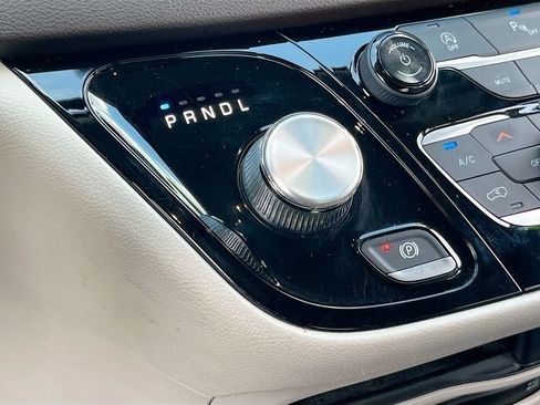 Certified 2020 Chrysler Pacifica Touring image 16