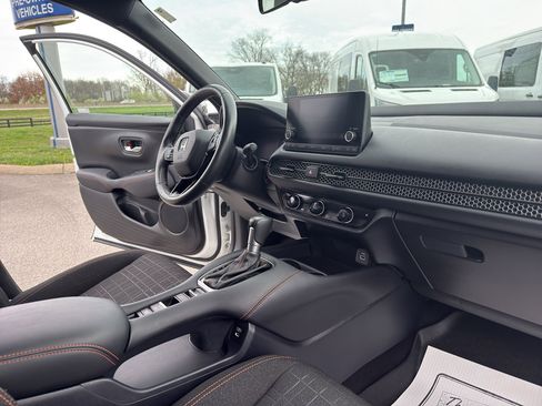 Used 2024 Honda HR-V Sport image 12