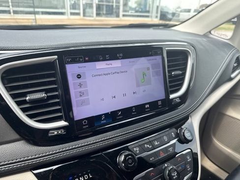 Used 2023 Chrysler Pacifica Touring-L AWD/4WD image 37