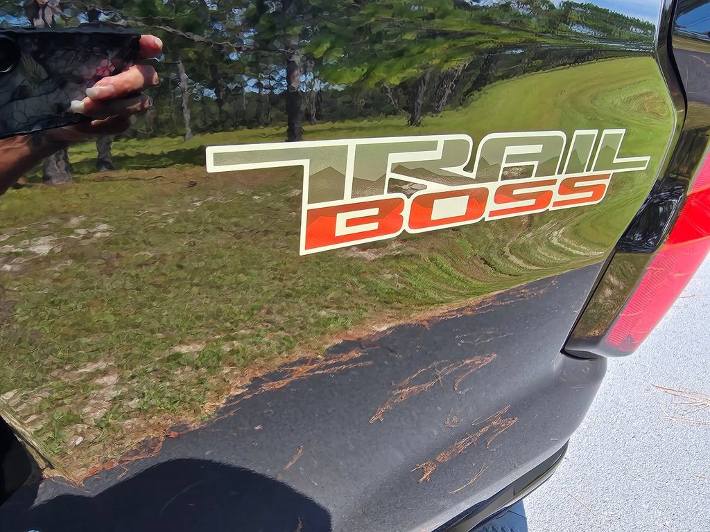 Used 2024 Chevrolet Colorado Trail Boss w/ Advanced Trailering Package AWD/4WD image 9