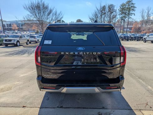 New 2025 Ford Expedition Platinum w/ Driver's Package image 5