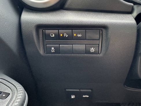 Used 2021 Nissan Versa S FWD image 26