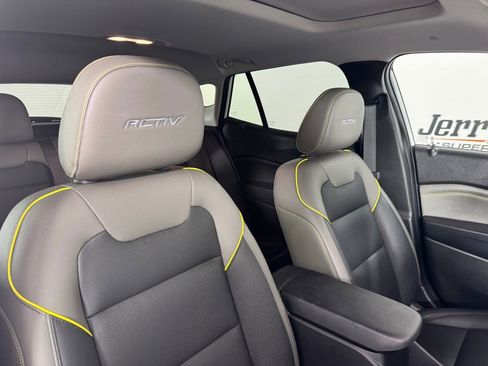 Used 2025 Chevrolet Trax ACTIV w/ Sunroof Package image 32