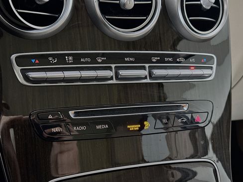 Used 2018 Mercedes-Benz GLC 300 4MATIC image 15