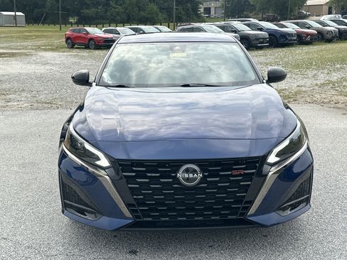 Used 2024 Nissan Altima 2.5 SR w/ SR Premium Package FWD image 2