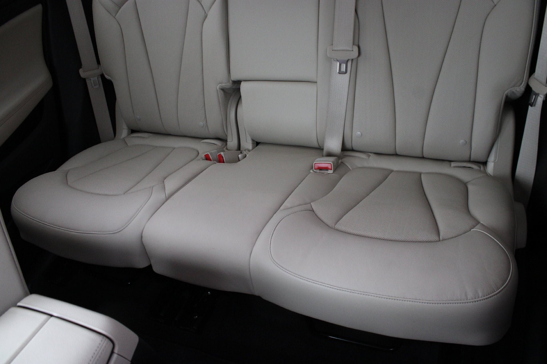 Used 2018 Buick Envision Essence FWD image 17