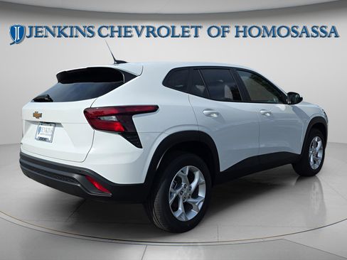 New 2026 Chevrolet Trax LS w/ LS Convenience Package image 3