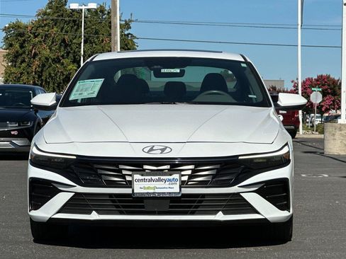 Used 2025 Hyundai Elantra SEL FWD image 8