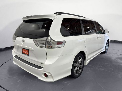 Used 2018 Toyota Sienna SE Premium FWD image 7