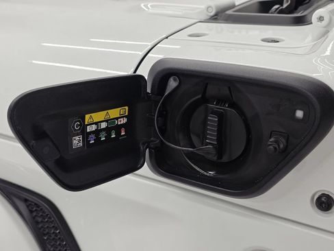 Used 2024 Jeep Wrangler Unlimited Sahara AWD/4WD image 56